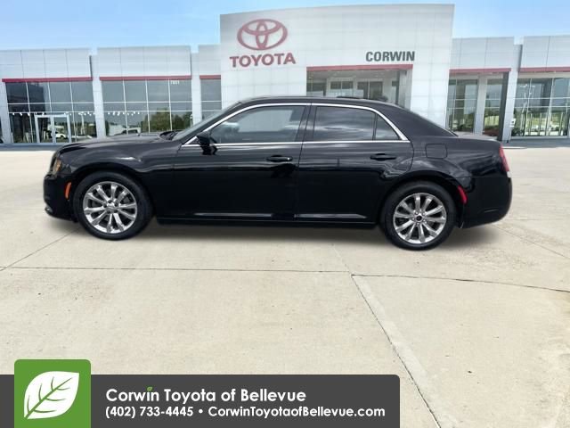 Used 2016 Chrysler 300 Limited image 2
