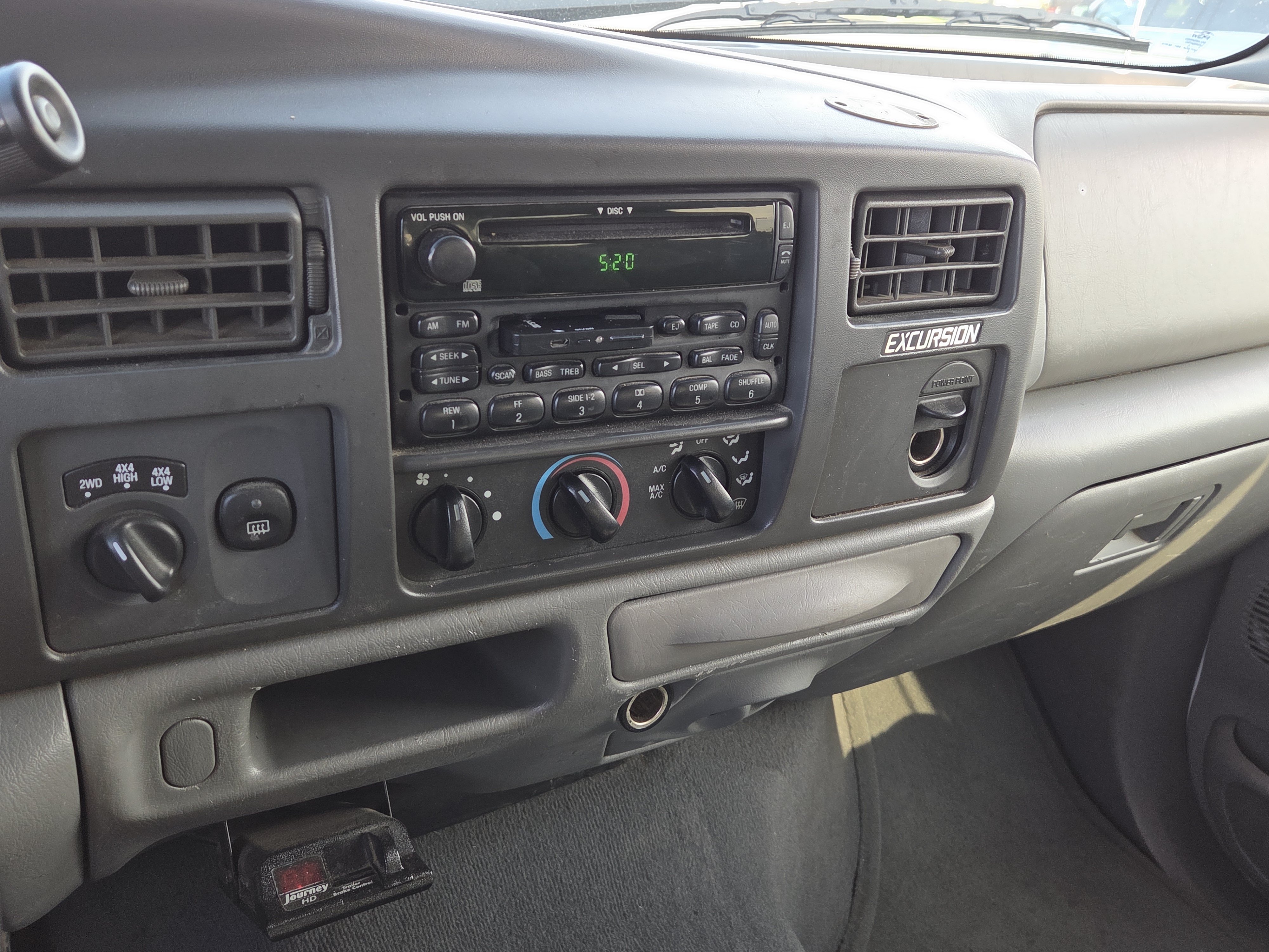Used 2004 Ford Excursion XLT AWD/4WD image 6