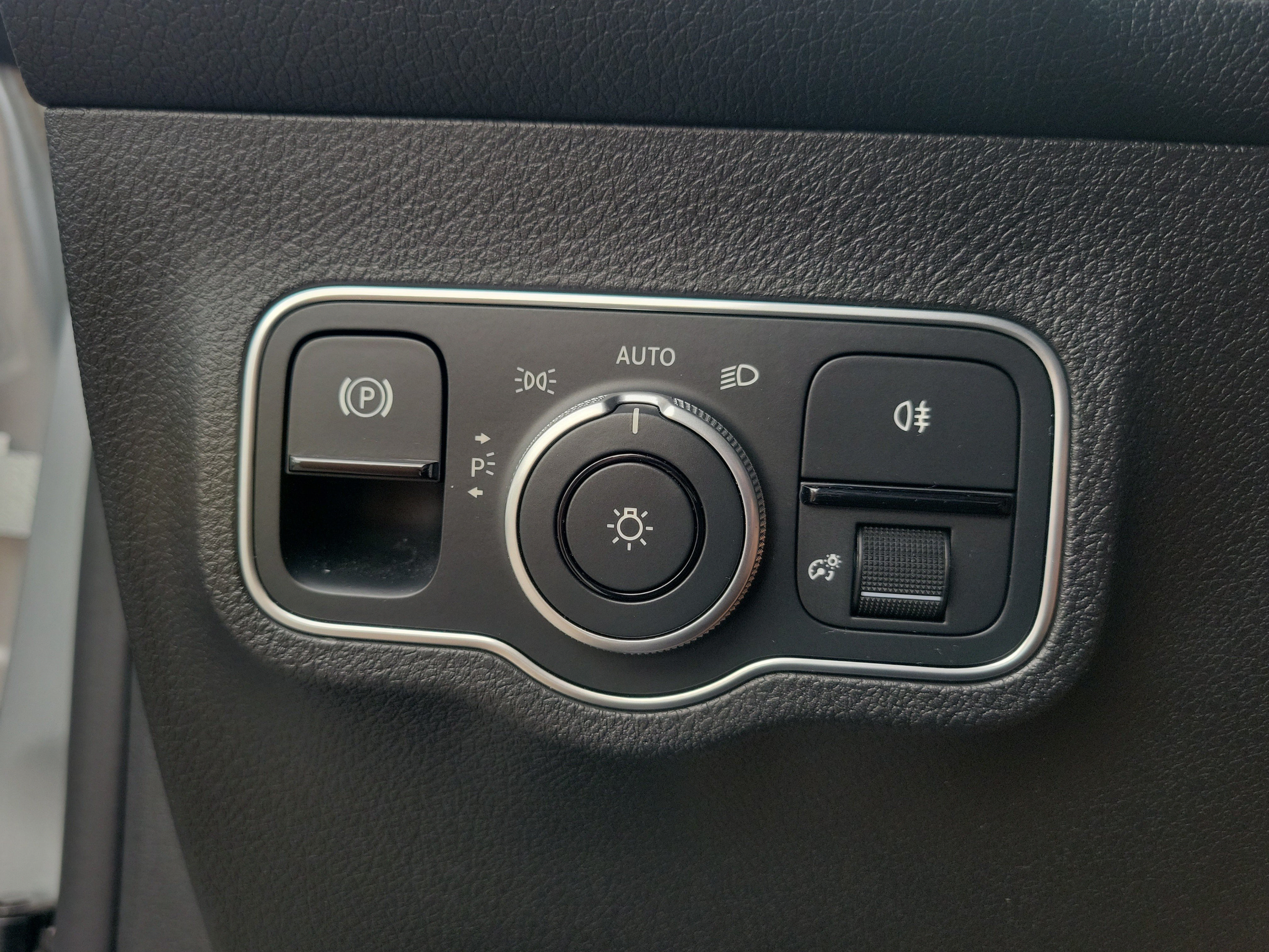 Certified 2023 Mercedes-Benz EQB 300 4MATIC image 21