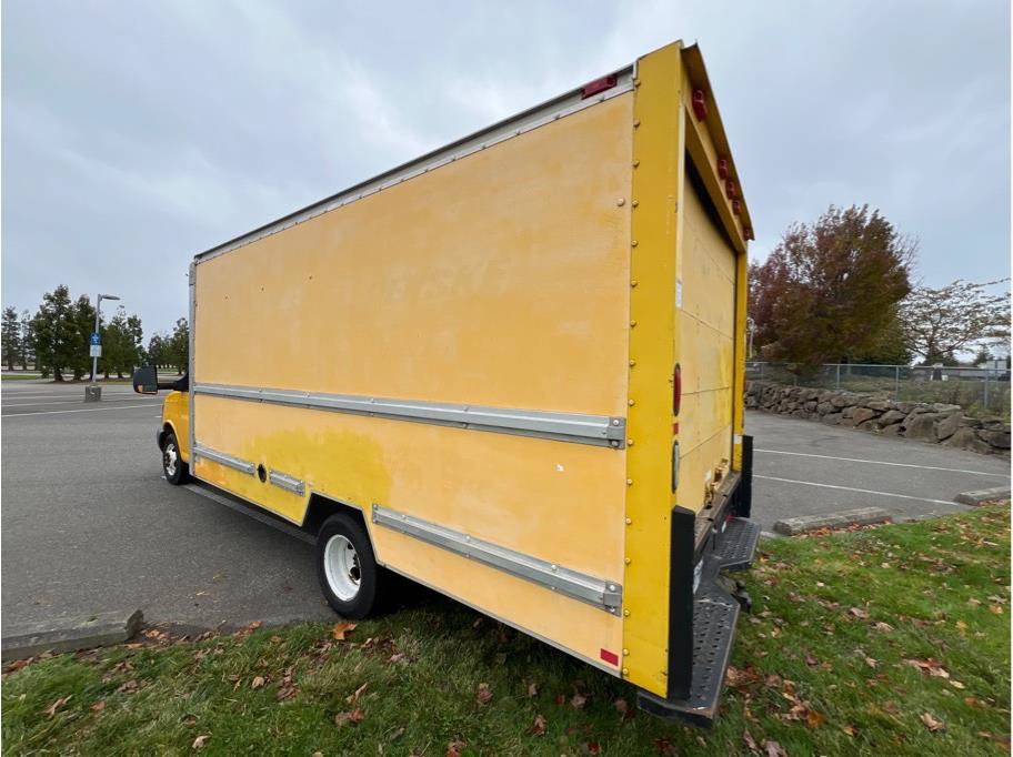 Used 2008 GMC Savana 3500 RWD image 4