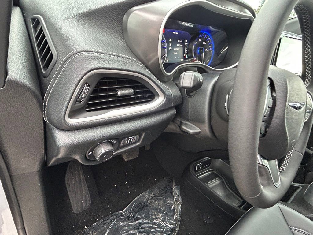 New 2026 Chrysler Pacifica Select image 40