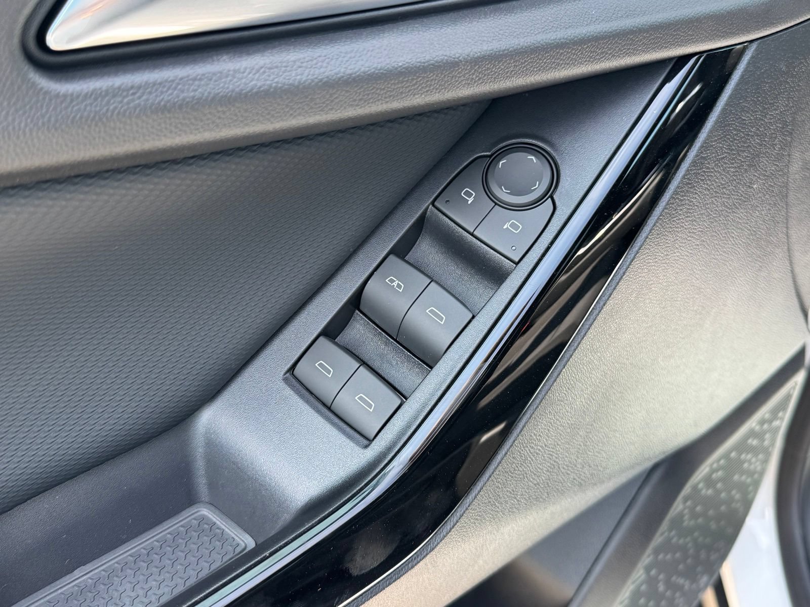 New 2027 Chevrolet Equinox LT FWD image 12