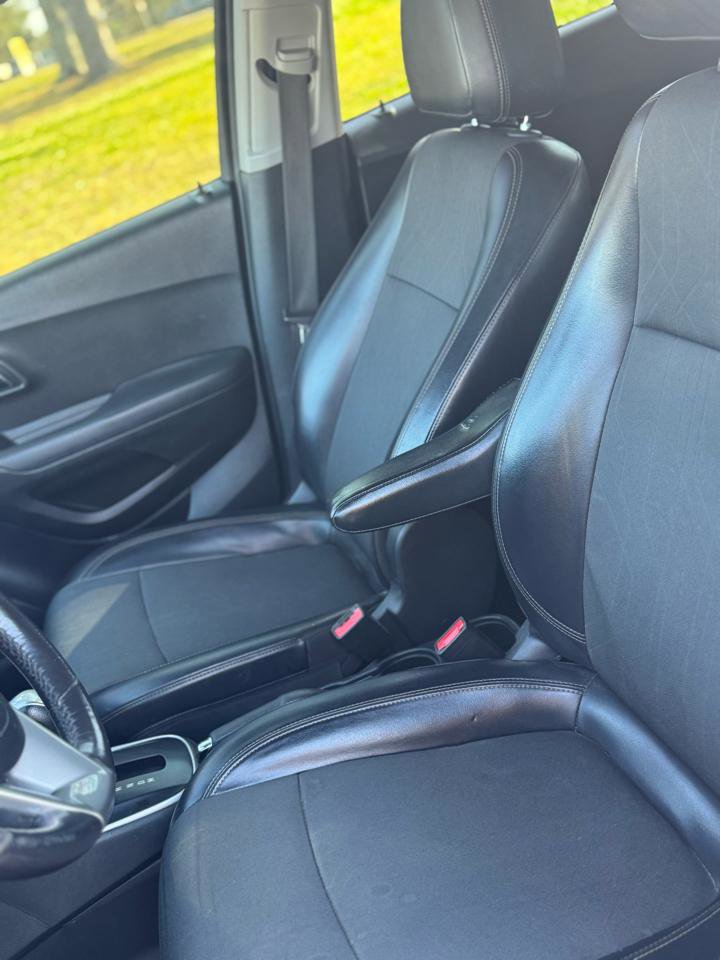 Used 2019 Chevrolet Trax LT w/ LT Convenience Package image 5