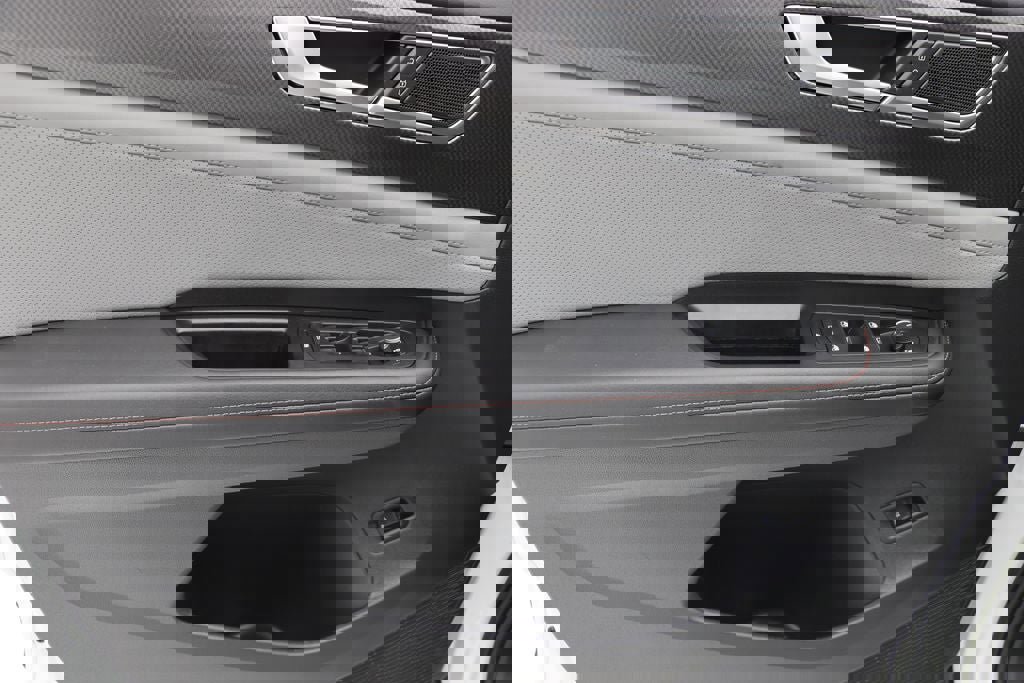 Used 2025 Volkswagen Atlas Peak Edition SE image 17