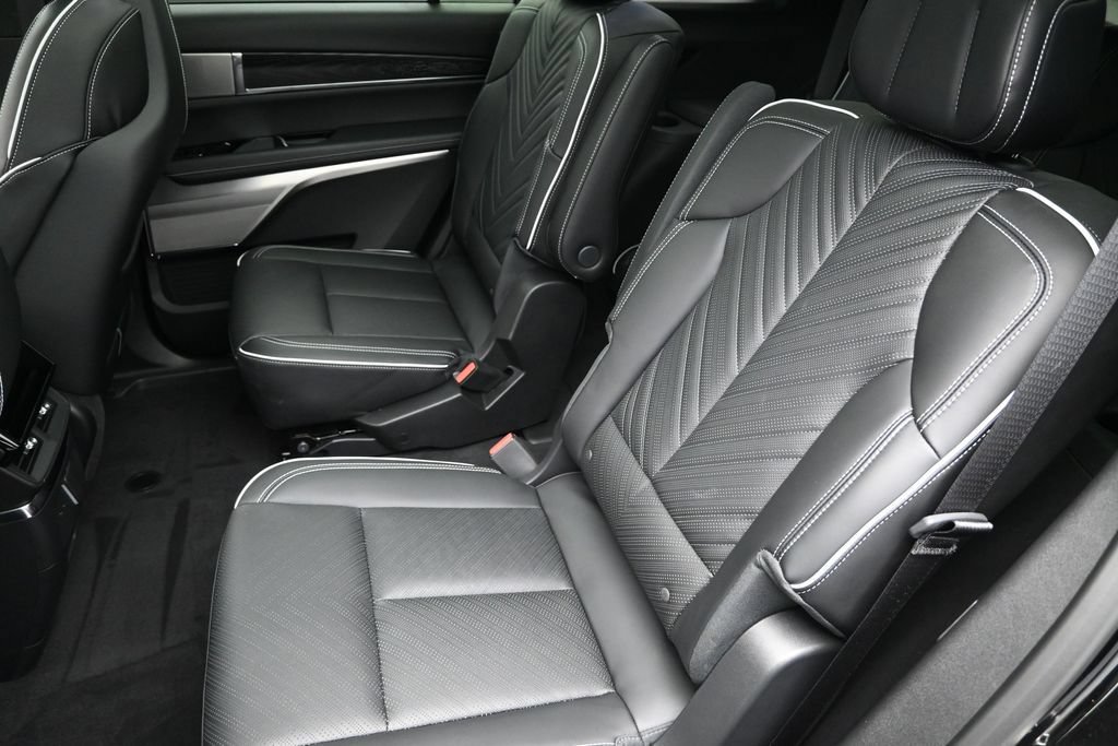 Certified 2026 Cadillac Vistiq Platinum w/ LPO, Floor Liner Package AWD/4WD image 25