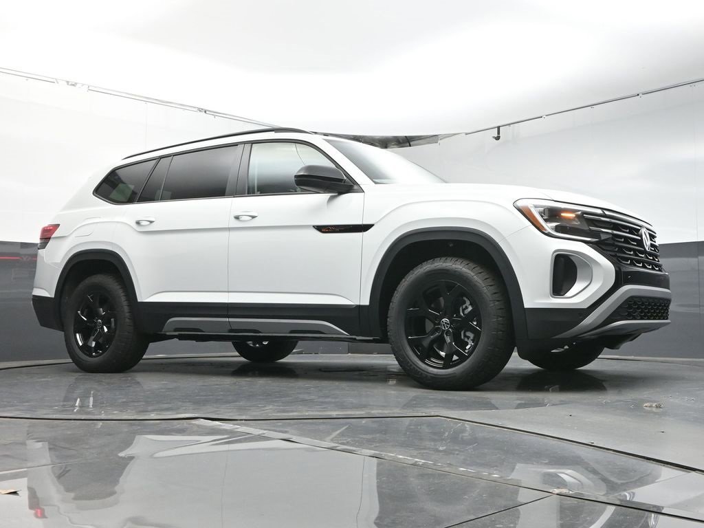 Used 2025 Volkswagen Atlas Peak Edition SE image 41
