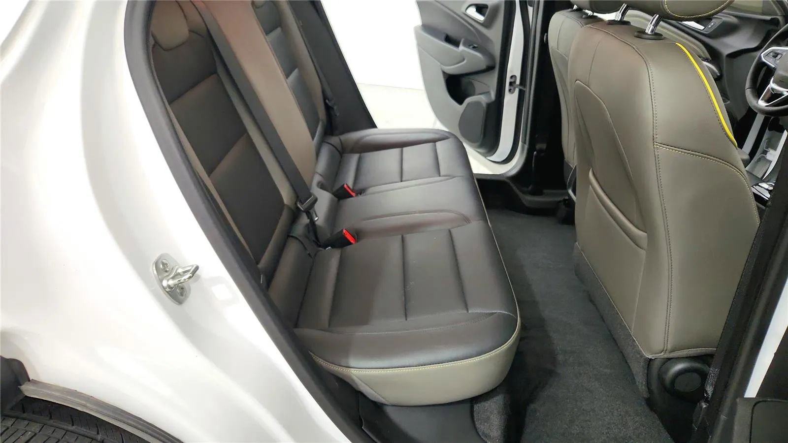 Used 2025 Chevrolet Trax ACTIV w/ Sunroof Package image 38