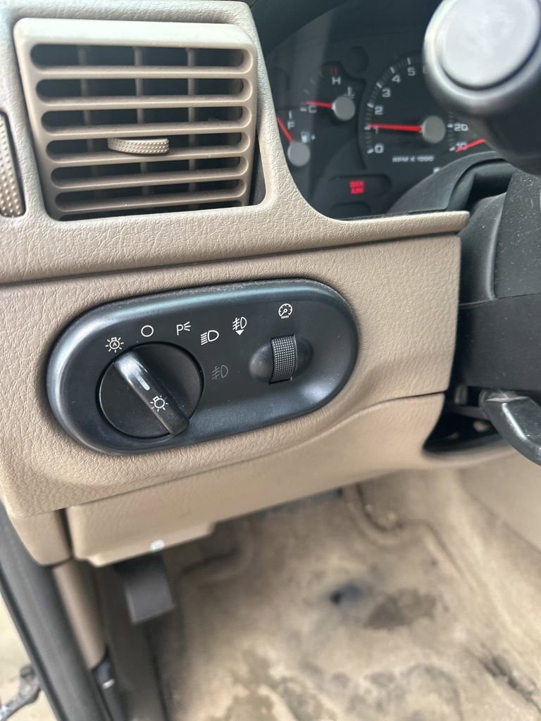 Used 2003 Ford Explorer XLT image 10