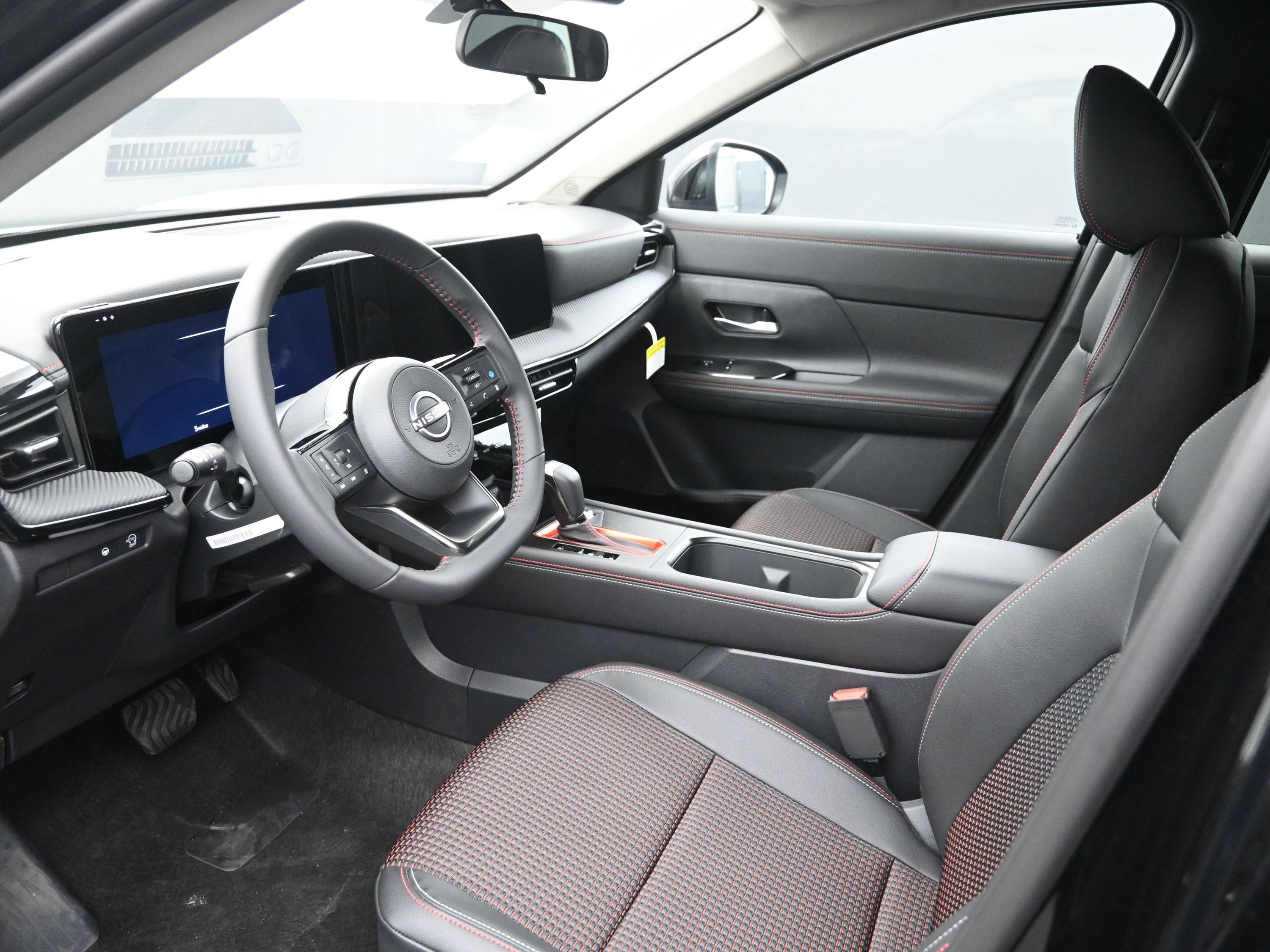 Used 2025 Nissan Kicks SR image 10