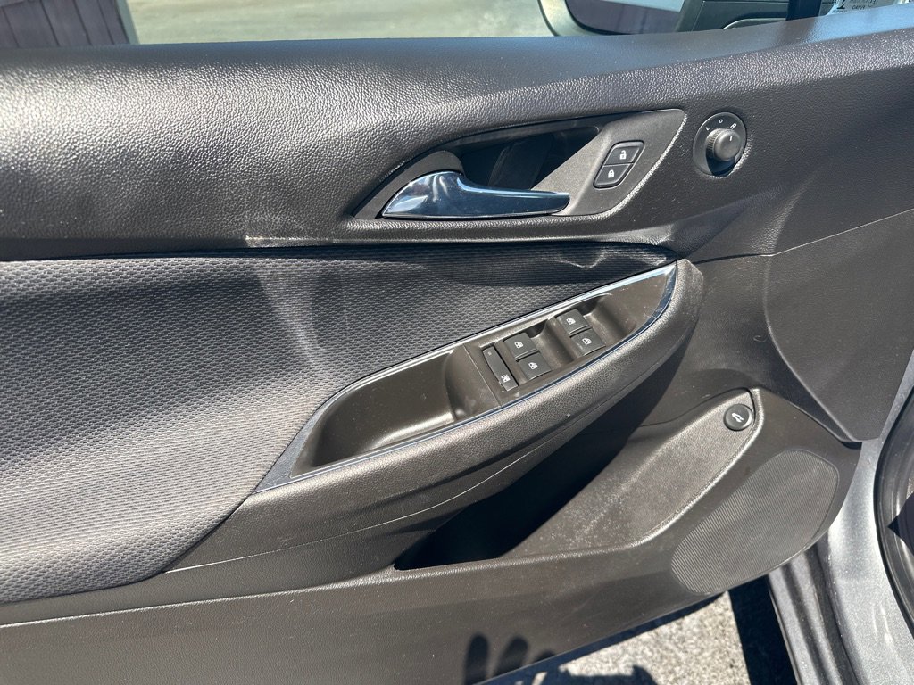Used 2018 Chevrolet Cruze LT w/ Convenience Package FWD image 17