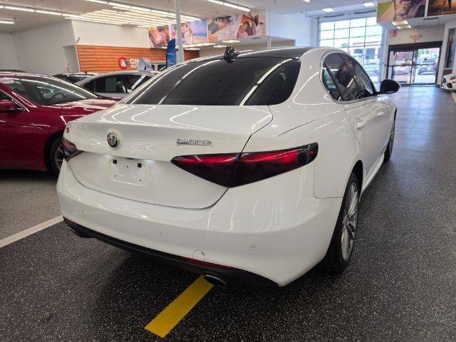 Used 2017 Alfa Romeo Giulia Ti w/ TI Lusso Light Wood Package AWD/4WD image 4