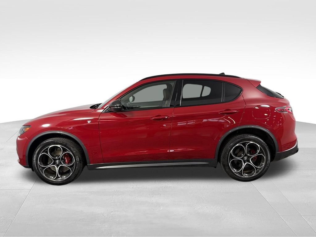 Used 2024 Alfa Romeo Stelvio Ti AWD/4WD image 10