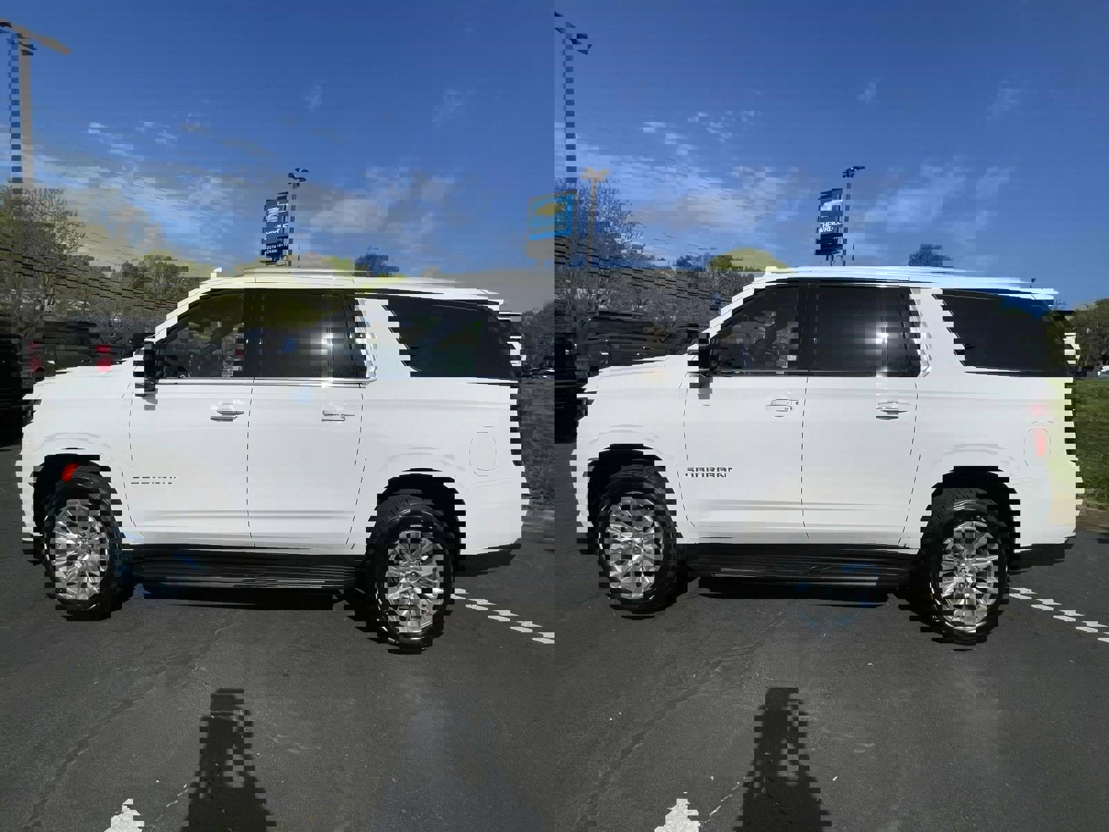 Used 2023 Chevrolet Suburban Premier AWD/4WD image 8