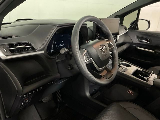 Used 2025 Toyota Sienna Platinum AWD/4WD image 20