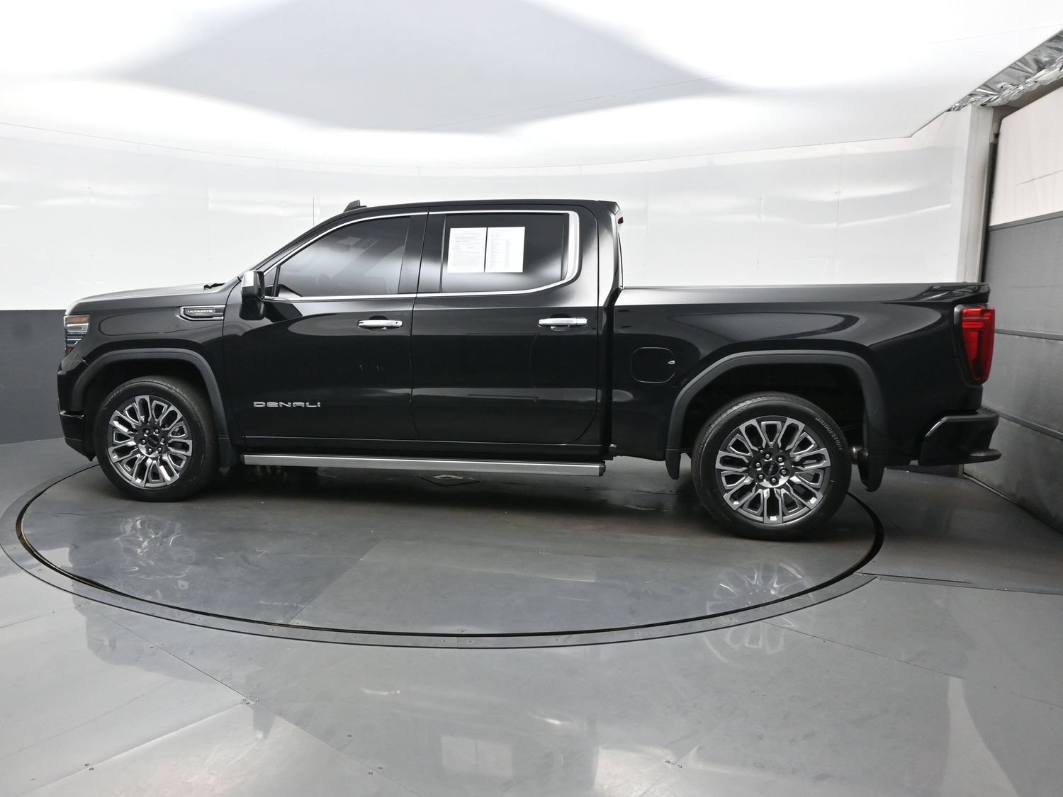 Used 2023 GMC Sierra 1500 Denali Ultimate AWD/4WD image 4