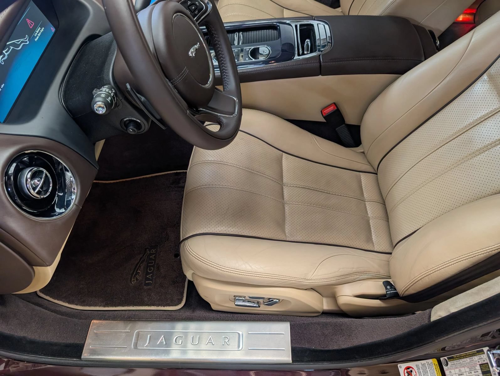 Used 2011 Jaguar XJ L RWD image 16