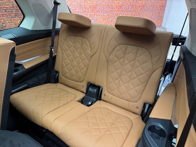 Used 2026 BMW X7 xDrive40i image 25