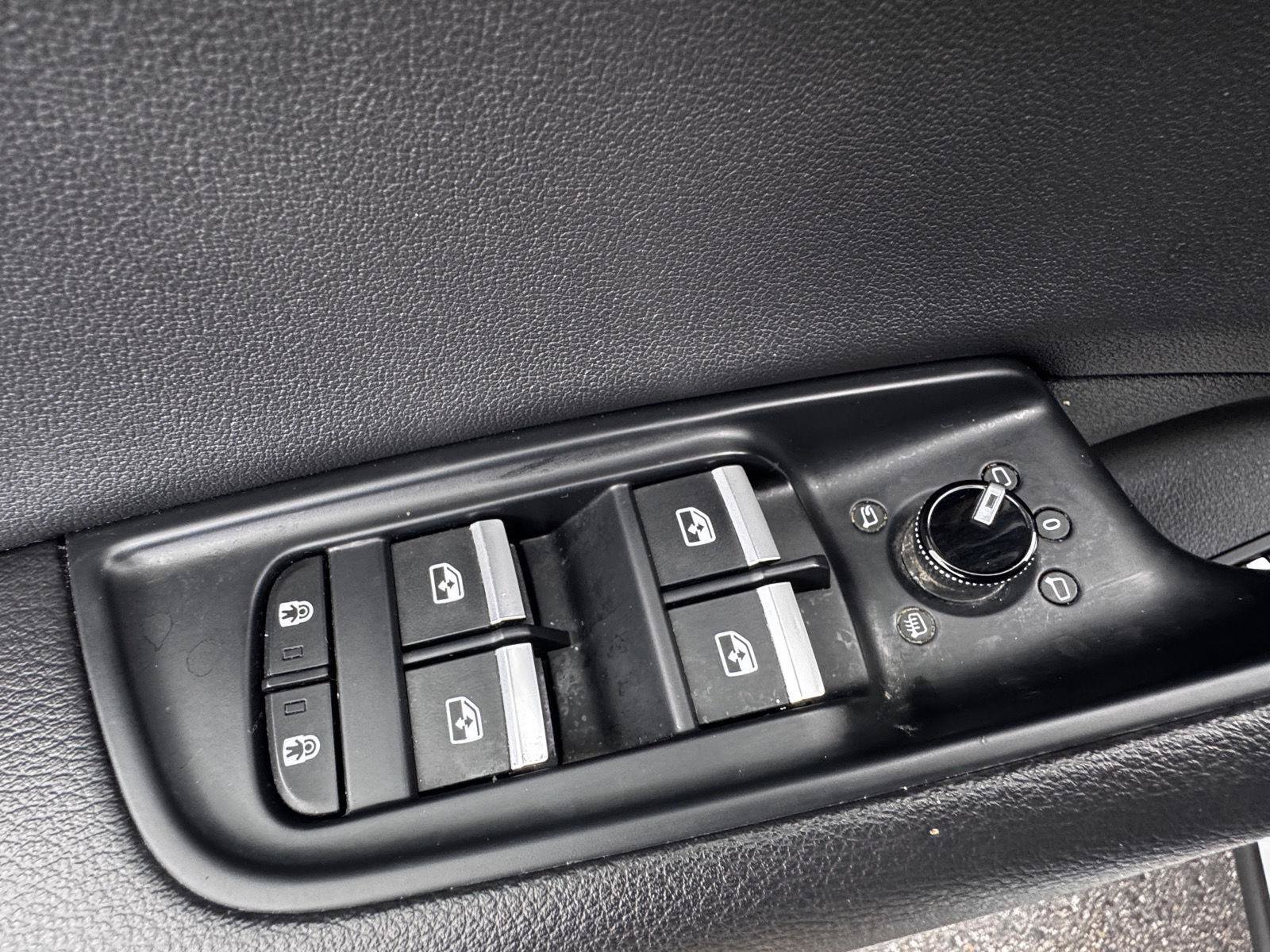 Used 2025 Audi Q8 Premium AWD/4WD image 18