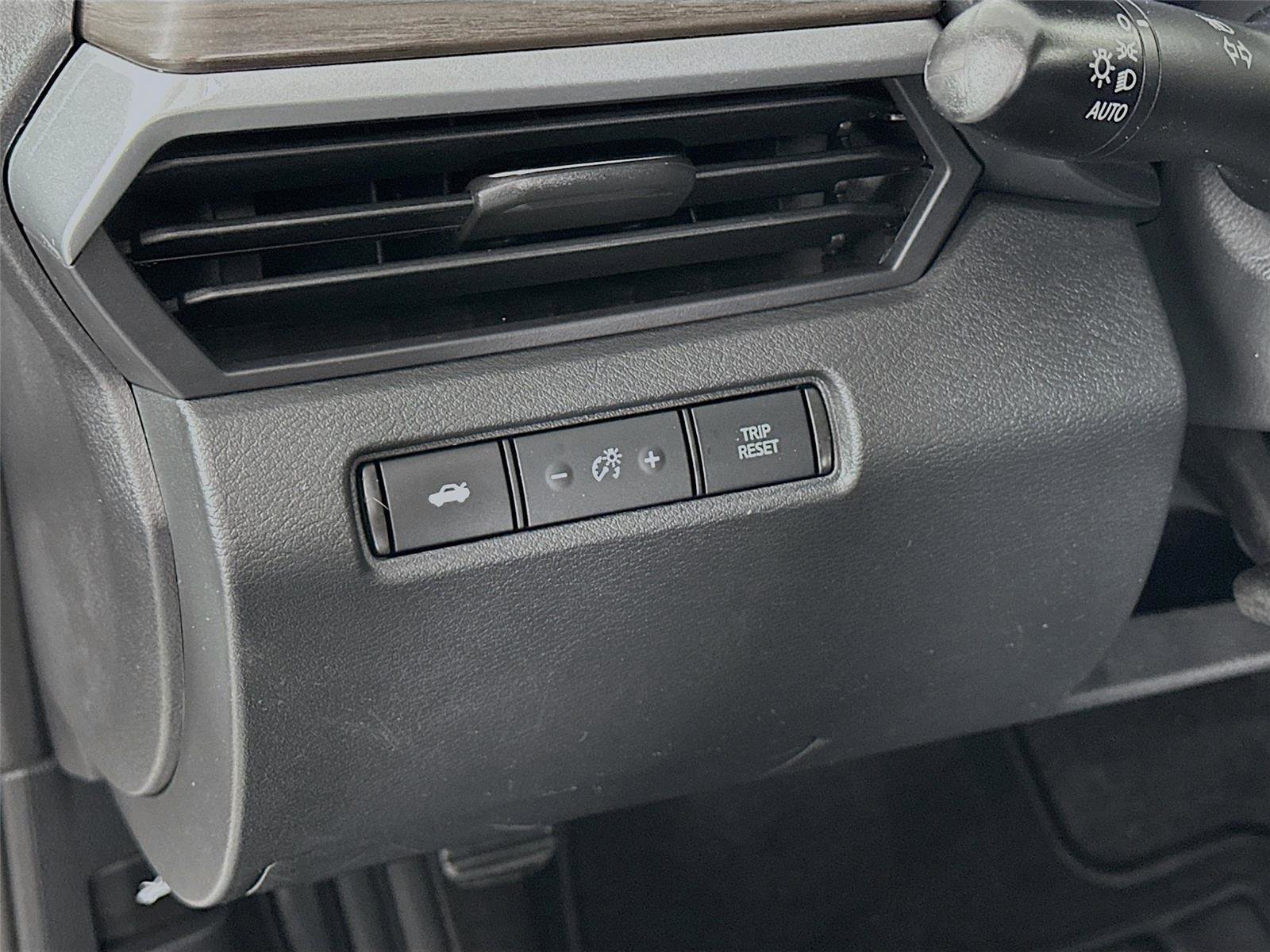 Used 2024 Nissan Altima 2.5 SV FWD image 14