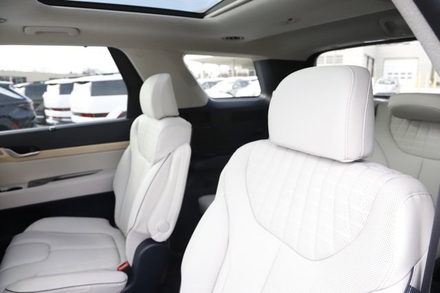 Certified 2025 Hyundai Palisade Limited image 17
