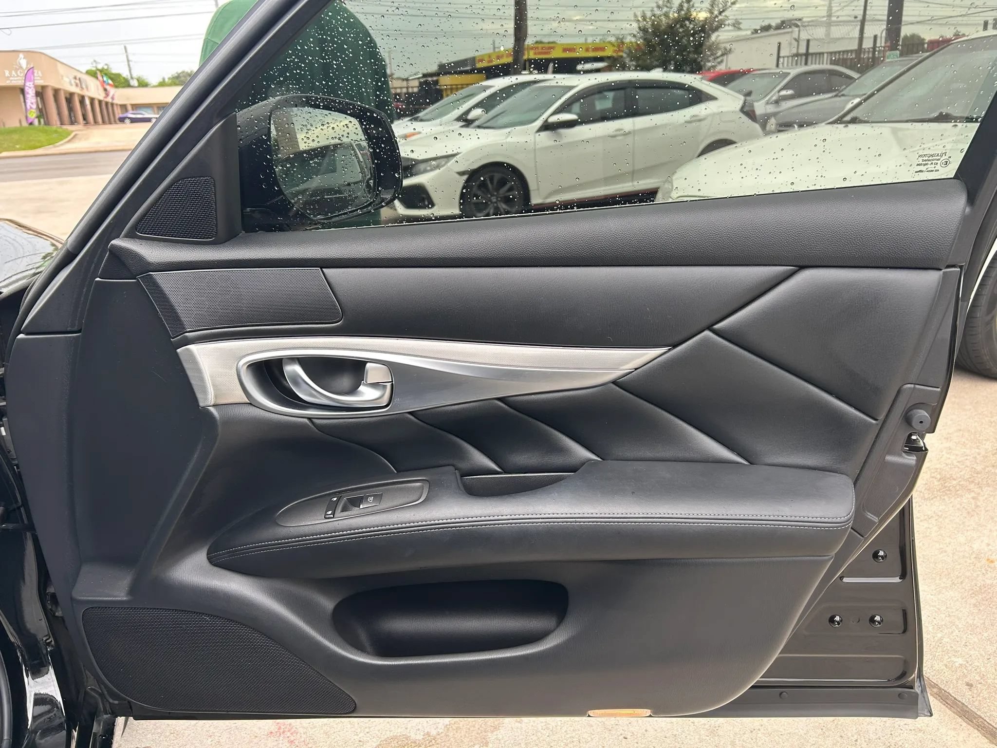 Used 2017 INFINITI Q70 3.7 AWD/4WD image 15