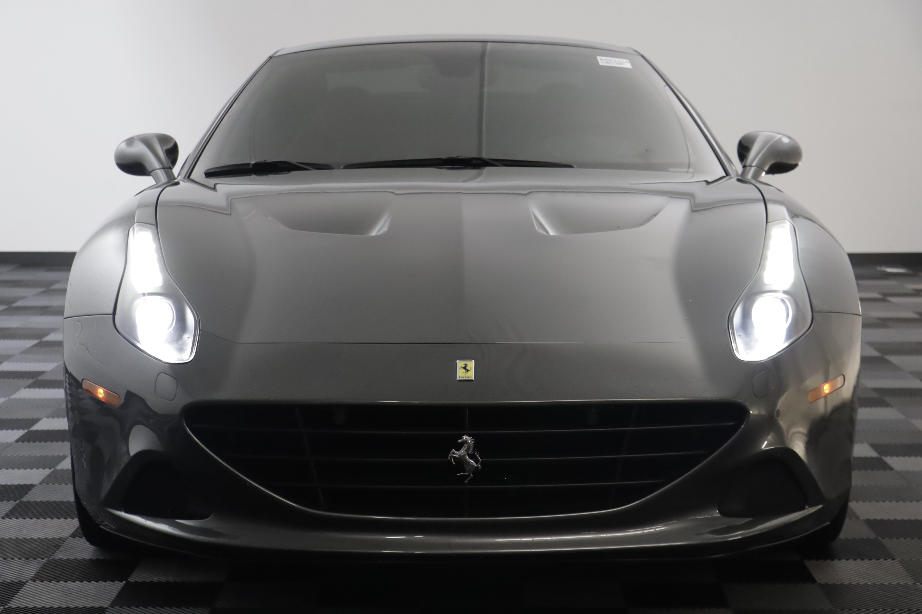 Used 2017 Ferrari California T RWD image 32