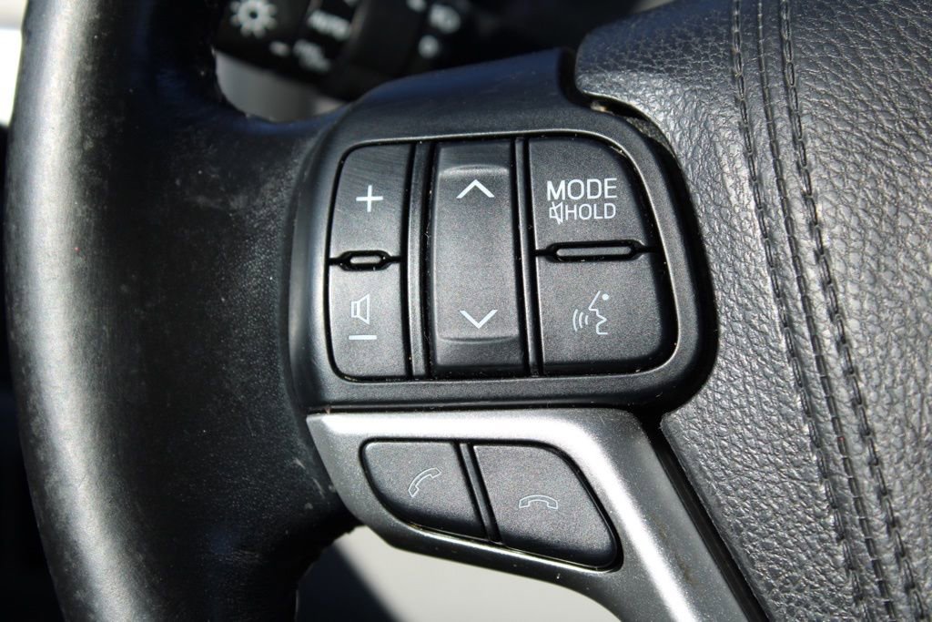 Used 2017 Toyota Highlander Limited Platinum image 34