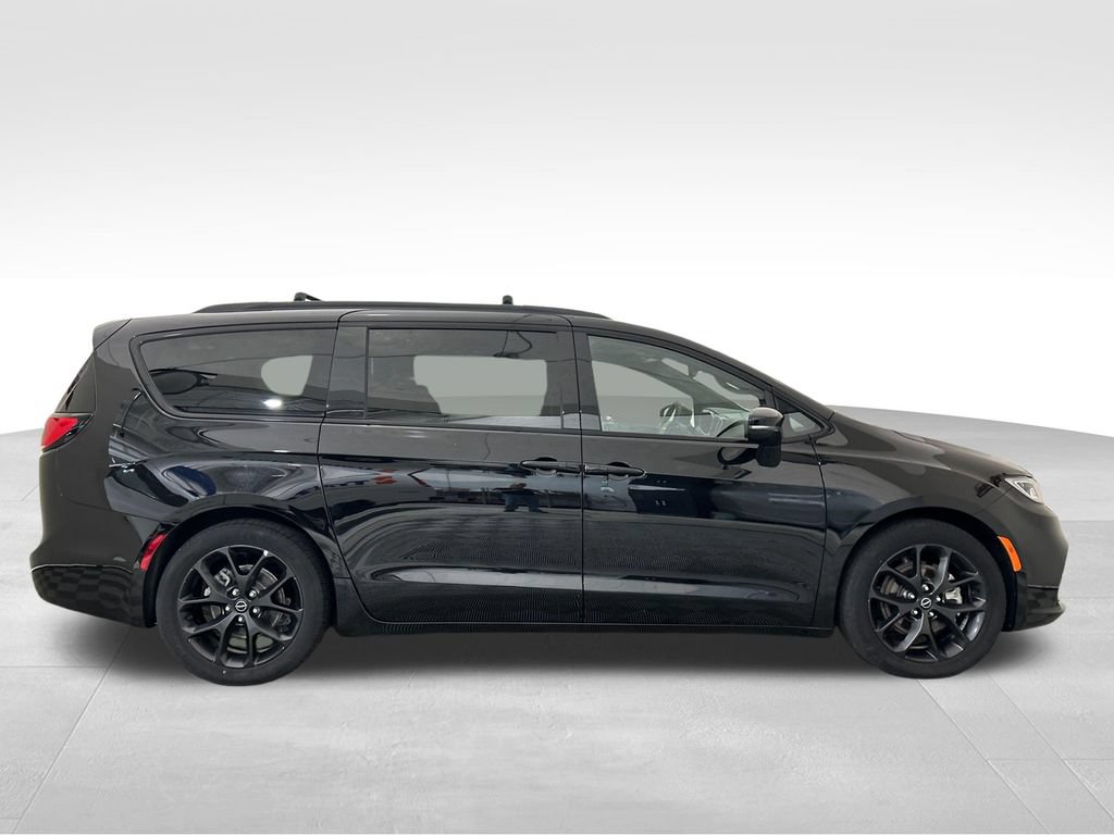 Used 2025 Chrysler Pacifica Limited FWD image 7
