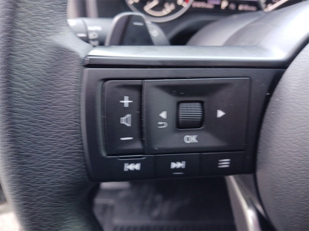 Used 2024 Nissan Rogue SV image 31