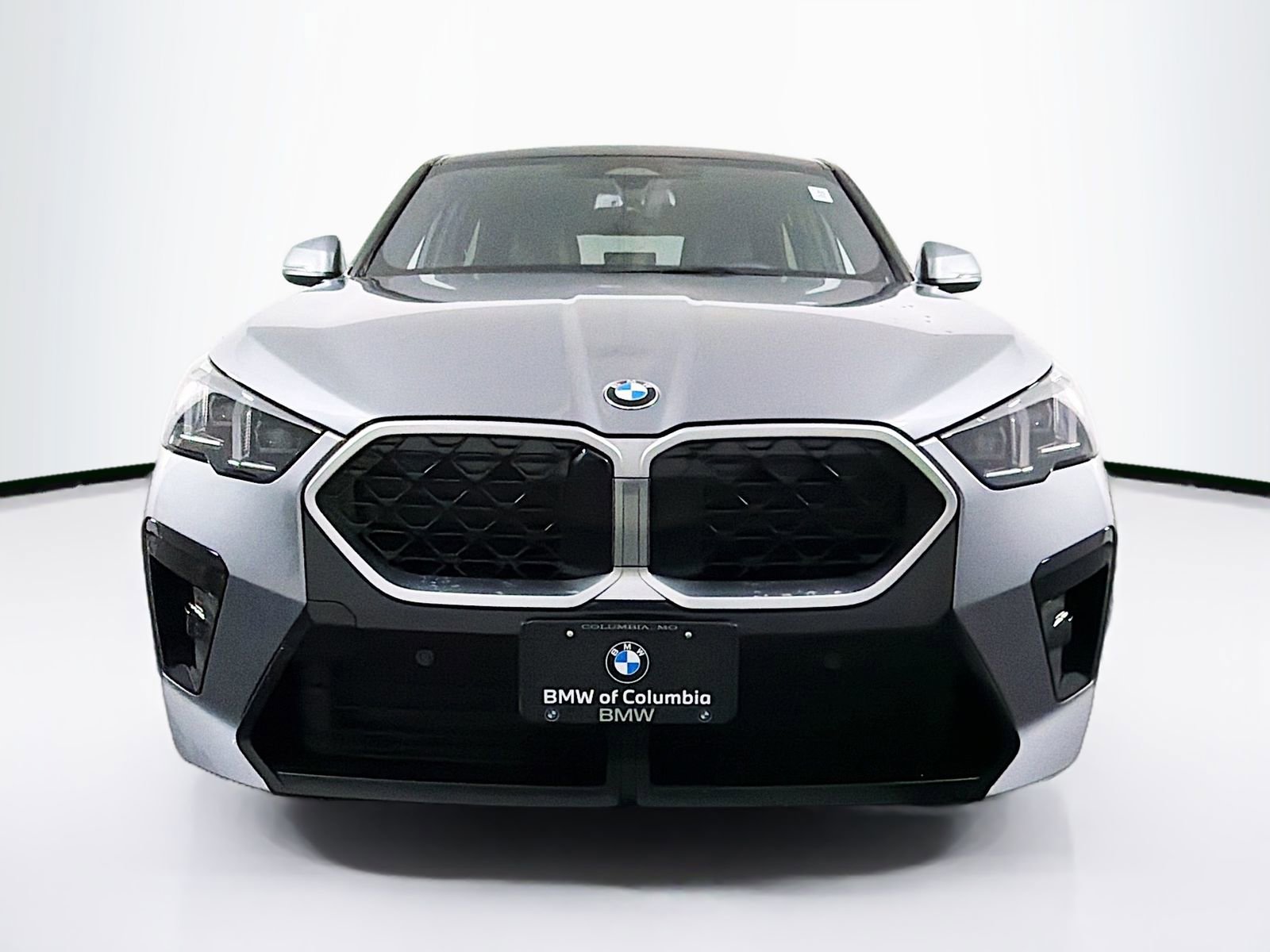 Used 2025 BMW X2 xDrive28i w/ M Sport Package image 2