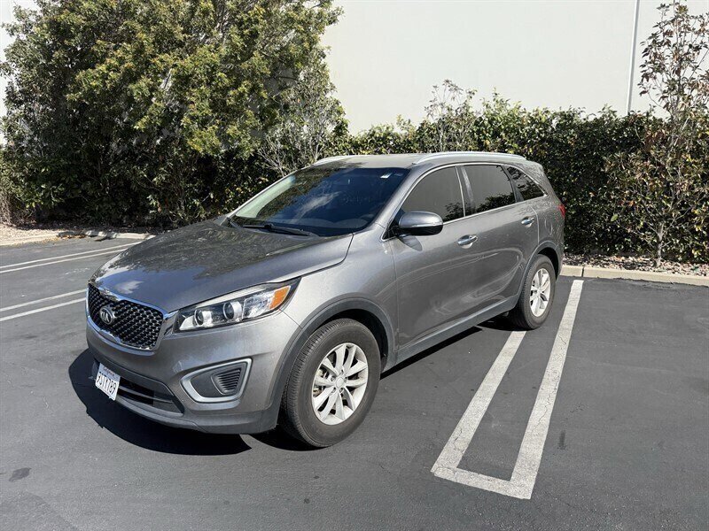 Used 2018 Kia Sorento LX FWD image 2