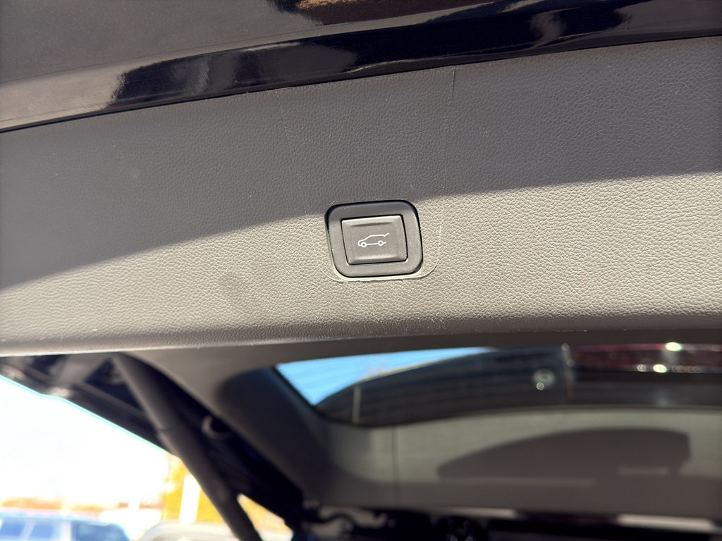 Used 2023 Chevrolet Traverse LT image 31