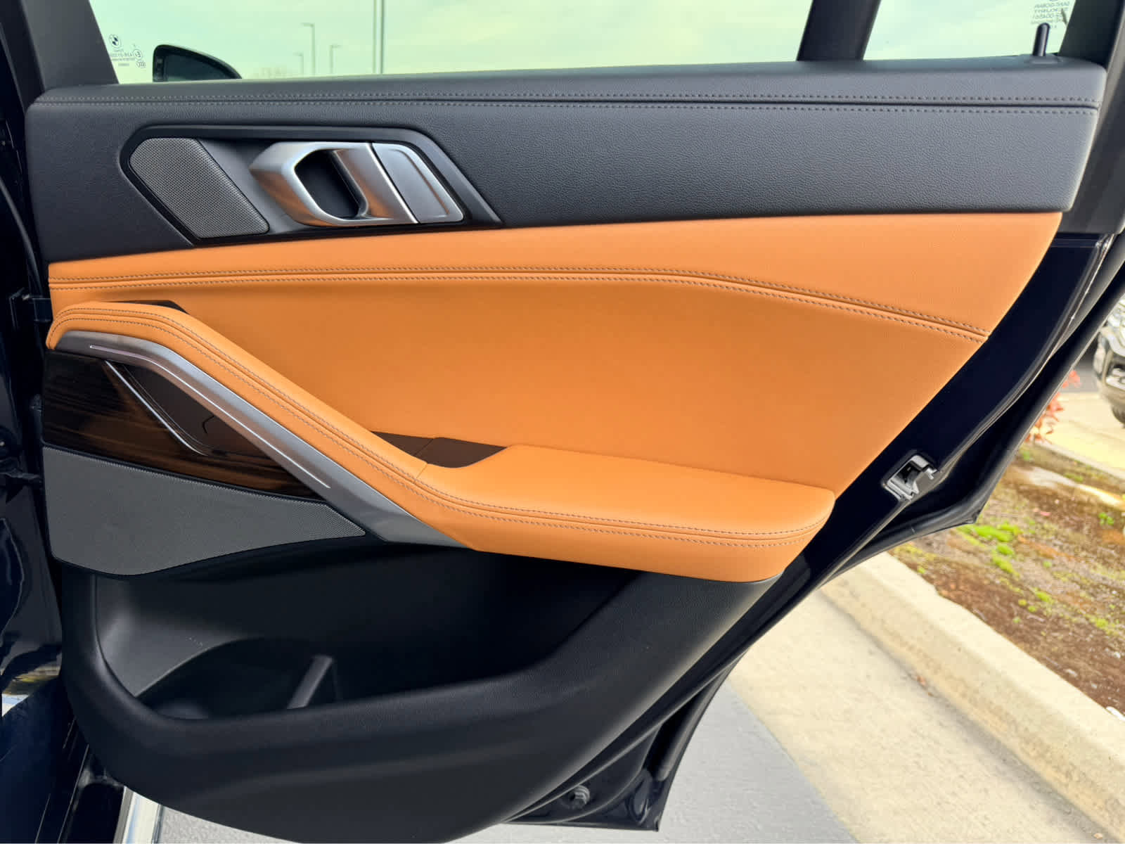 Used 2023 BMW X6 xDrive40i w/ M Sport Package image 21