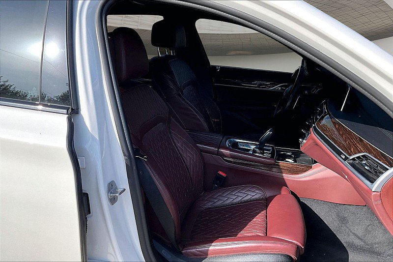 Used 2021 BMW 750i xDrive w/ Executive Package AWD/4WD image 6
