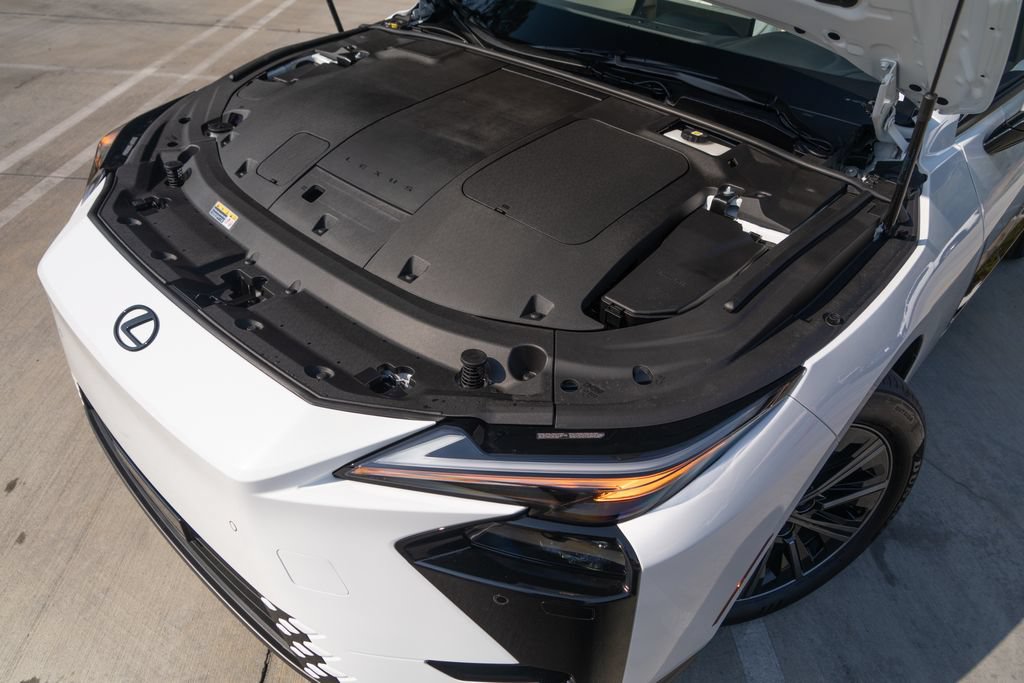New 2026 Lexus ES 350e FWD image 5