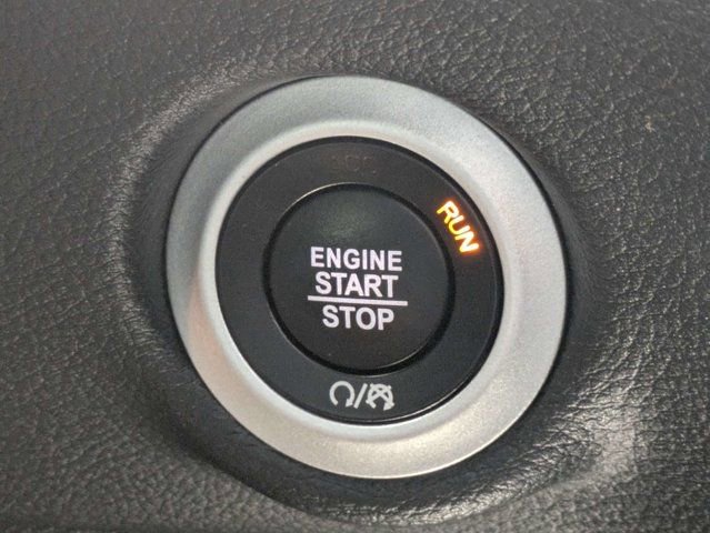 Used 2022 Chrysler Pacifica Limited w/ Uconnect Theater Family Group FWD image 33