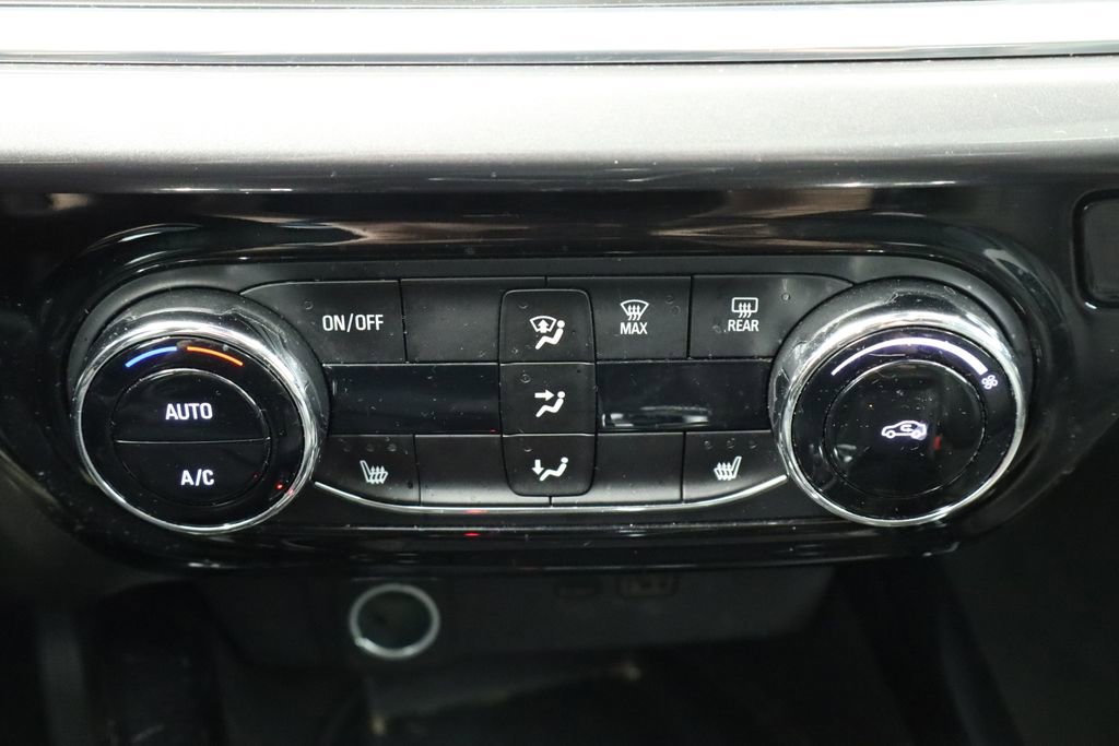 Used 2024 Chevrolet Trax ACTIV w/ Sunroof Package image 43