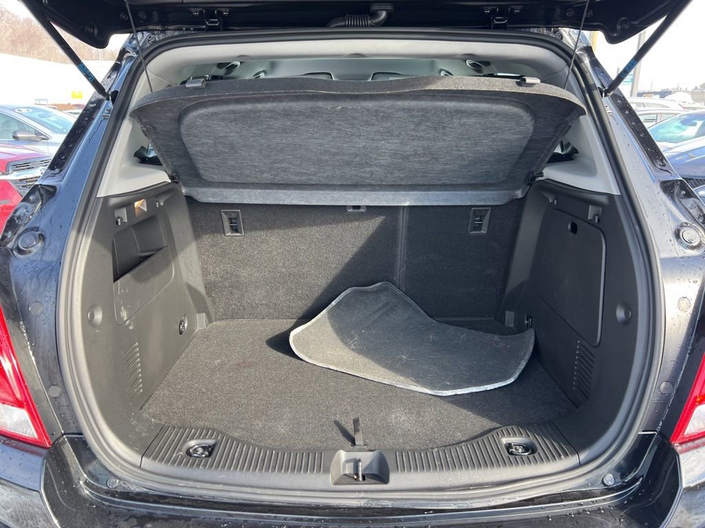 Used 2022 Chevrolet Trax LT w/ LT Convenience Package image 23