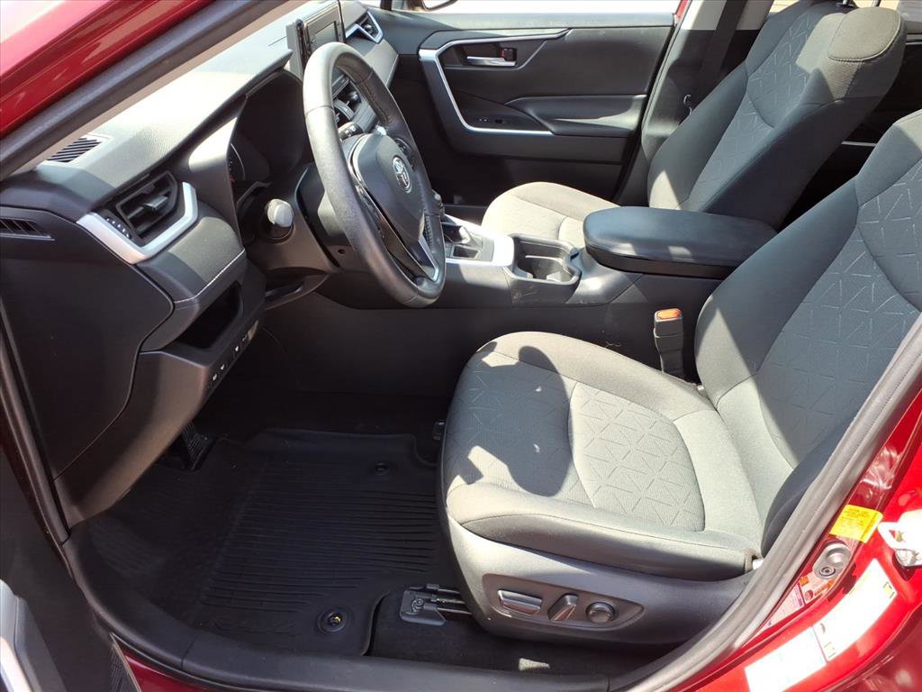 Used 2021 Toyota RAV4 XLE w/ Convenience Package AWD/4WD image 5