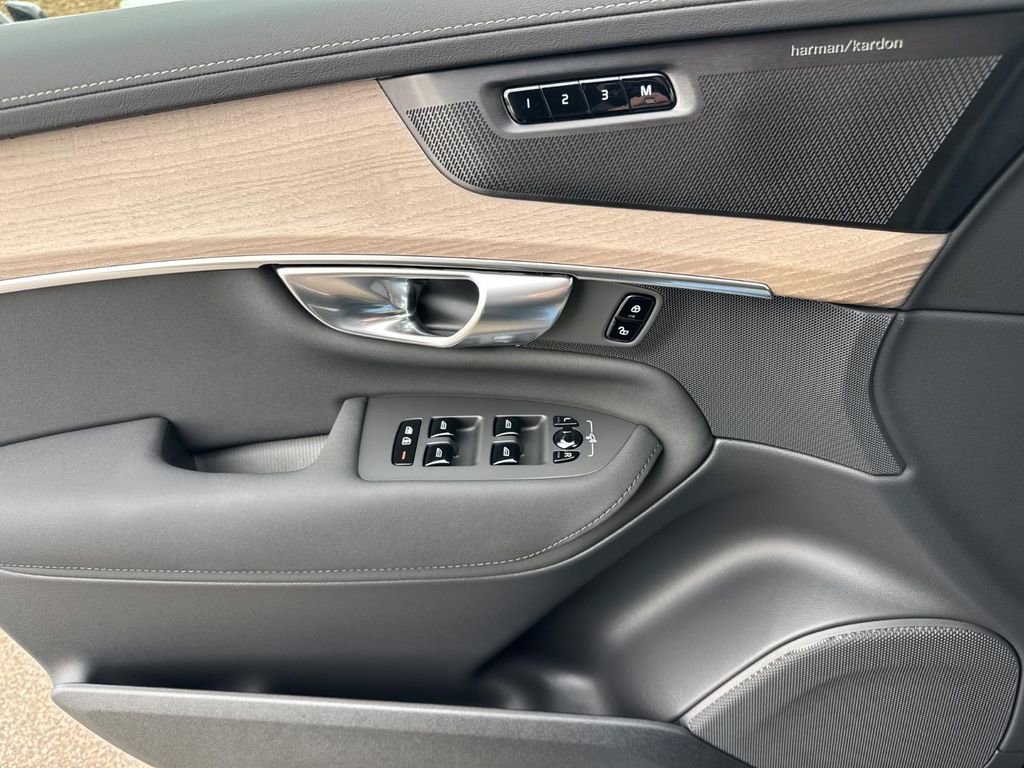 Used 2026 Volvo XC90 B6 Plus w/ Protection Package Premier image 17