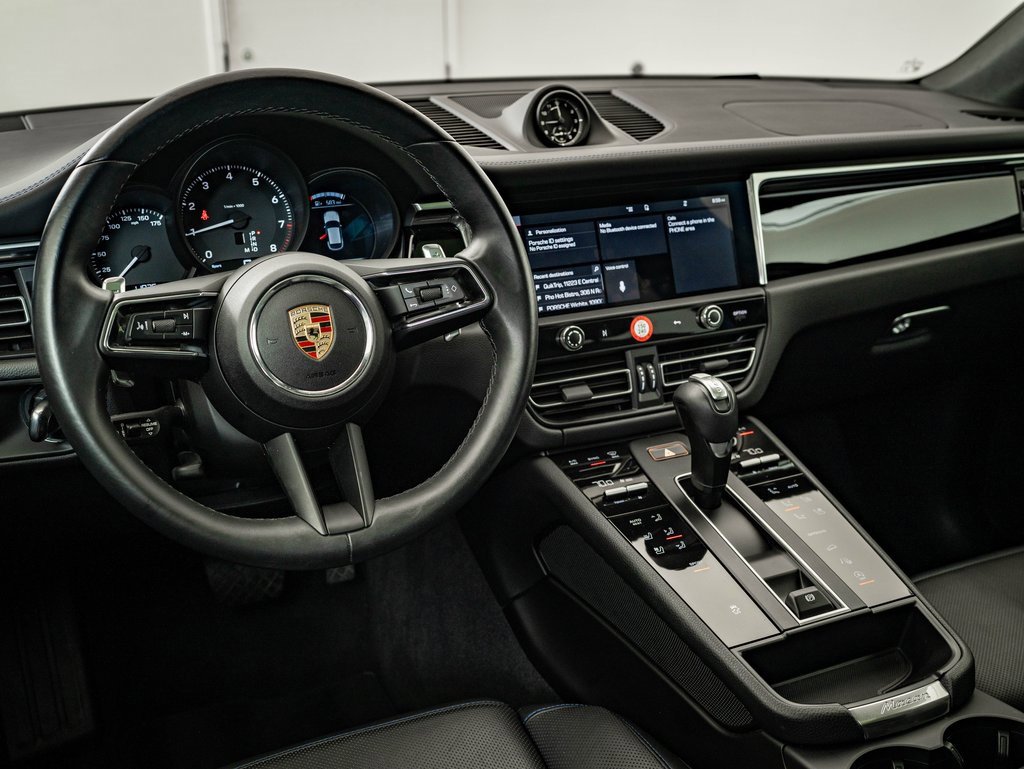 Certified 2024 Porsche Macan image 4