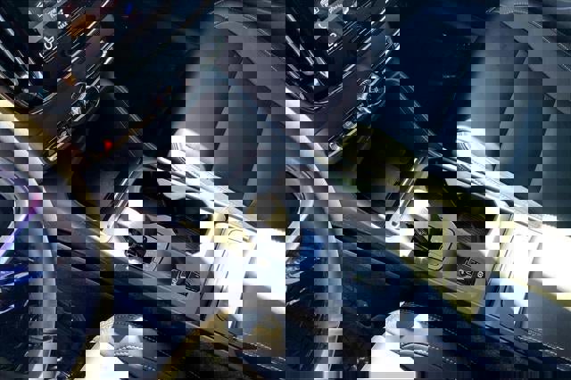 Used 2022 Volvo XC40 T5 Momentum image 17