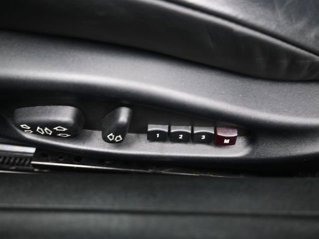 Used 2005 BMW Z4 2.5i image 32