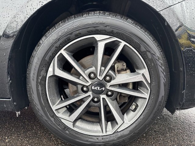 Used 2023 Kia Forte LXS image 9