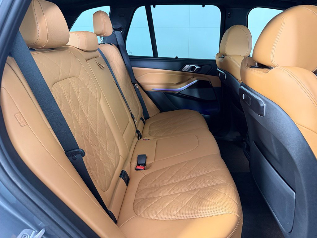 Used 2024 BMW X5 sDrive40i w/ M Sport Package RWD image 18