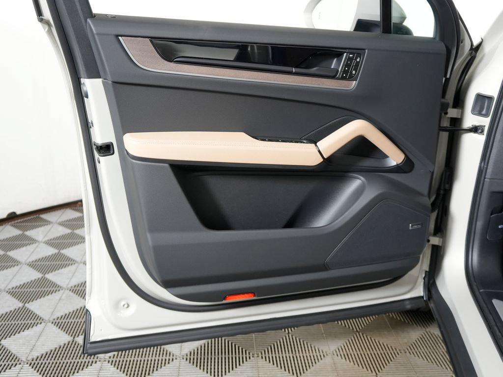 Certified 2026 Porsche Cayenne AWD/4WD image 16