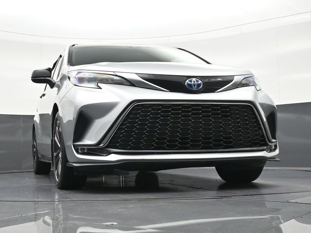 Used 2024 Toyota Sienna XSE w/ XSE Plus Package FWD image 32