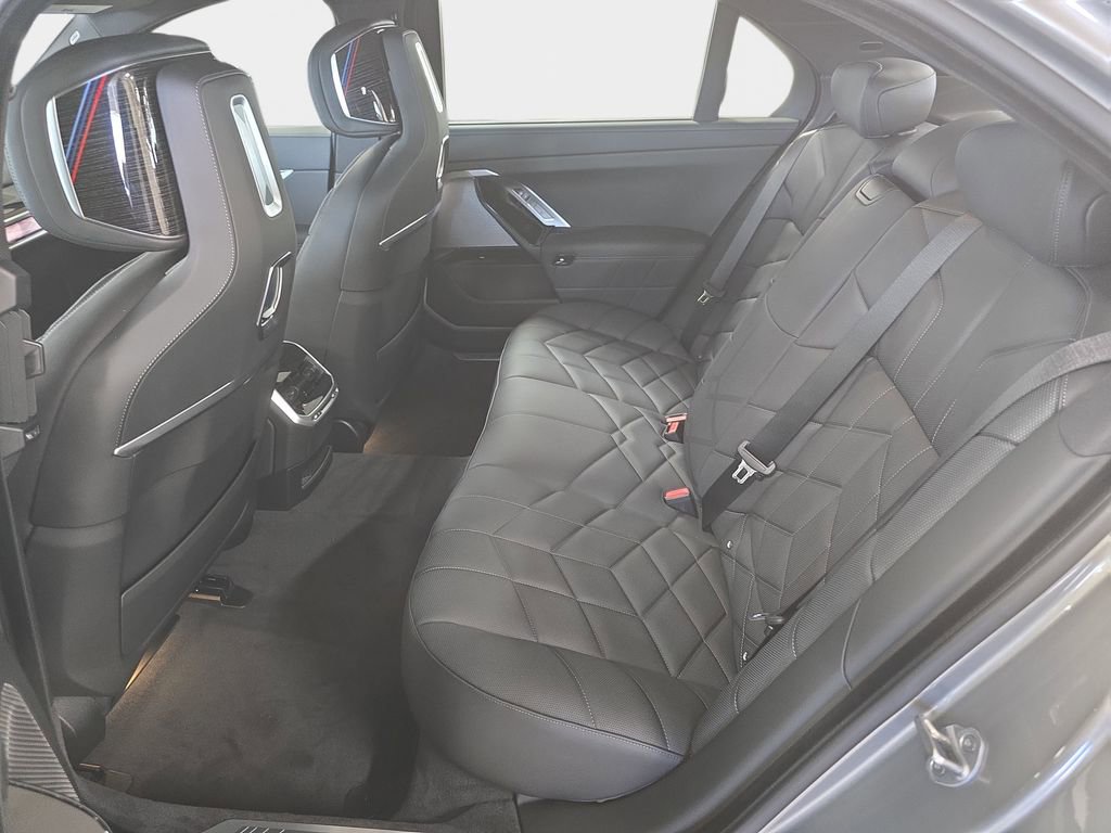 New 2026 BMW 750e xDrive w/ Premium Package image 8