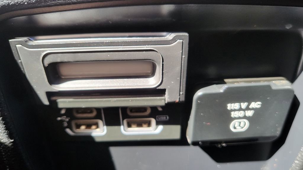 Used 2019 Jeep Cherokee Limited image 28