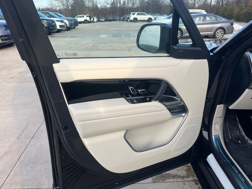 New 2026 Land Rover Range Rover SE image 10